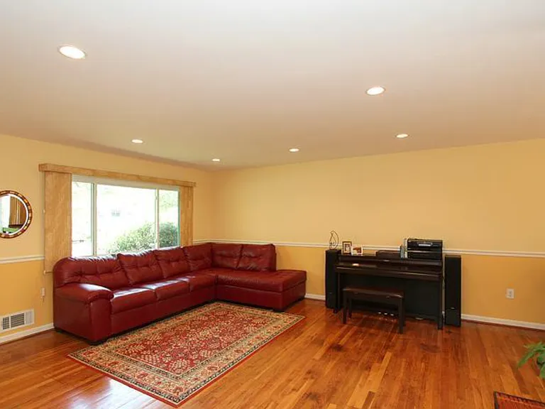 730 Harrington Rd — Photo 13