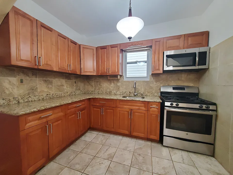 78 Clerk St #1