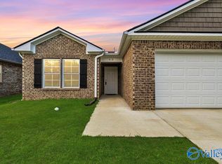 418 Kensington Ln, Rainbow City, AL 35906
