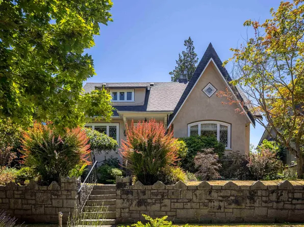 4234 W 9th Ave, Vancouver, BC V6R 2C5