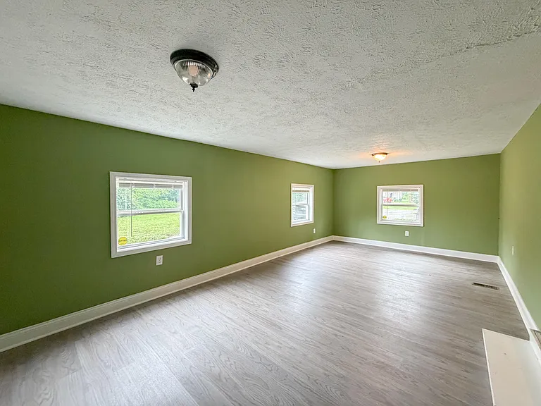 180 N Martin Ln — Photo 6