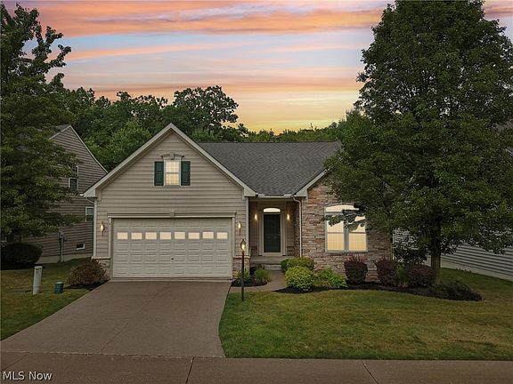 2nd image of 811 Willow Creek Dr