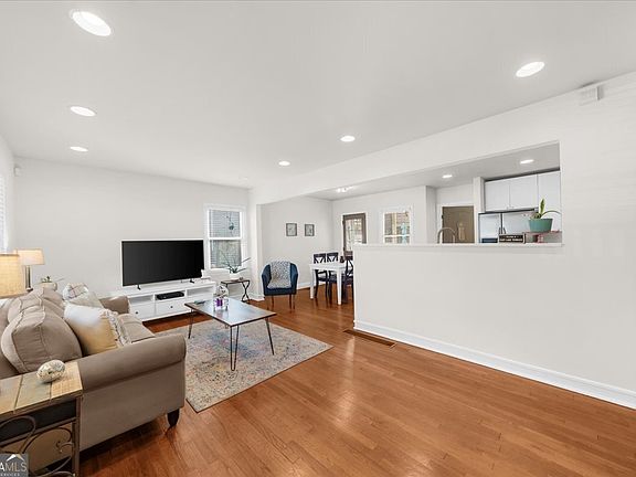 4th image of 631 Quillian Ave