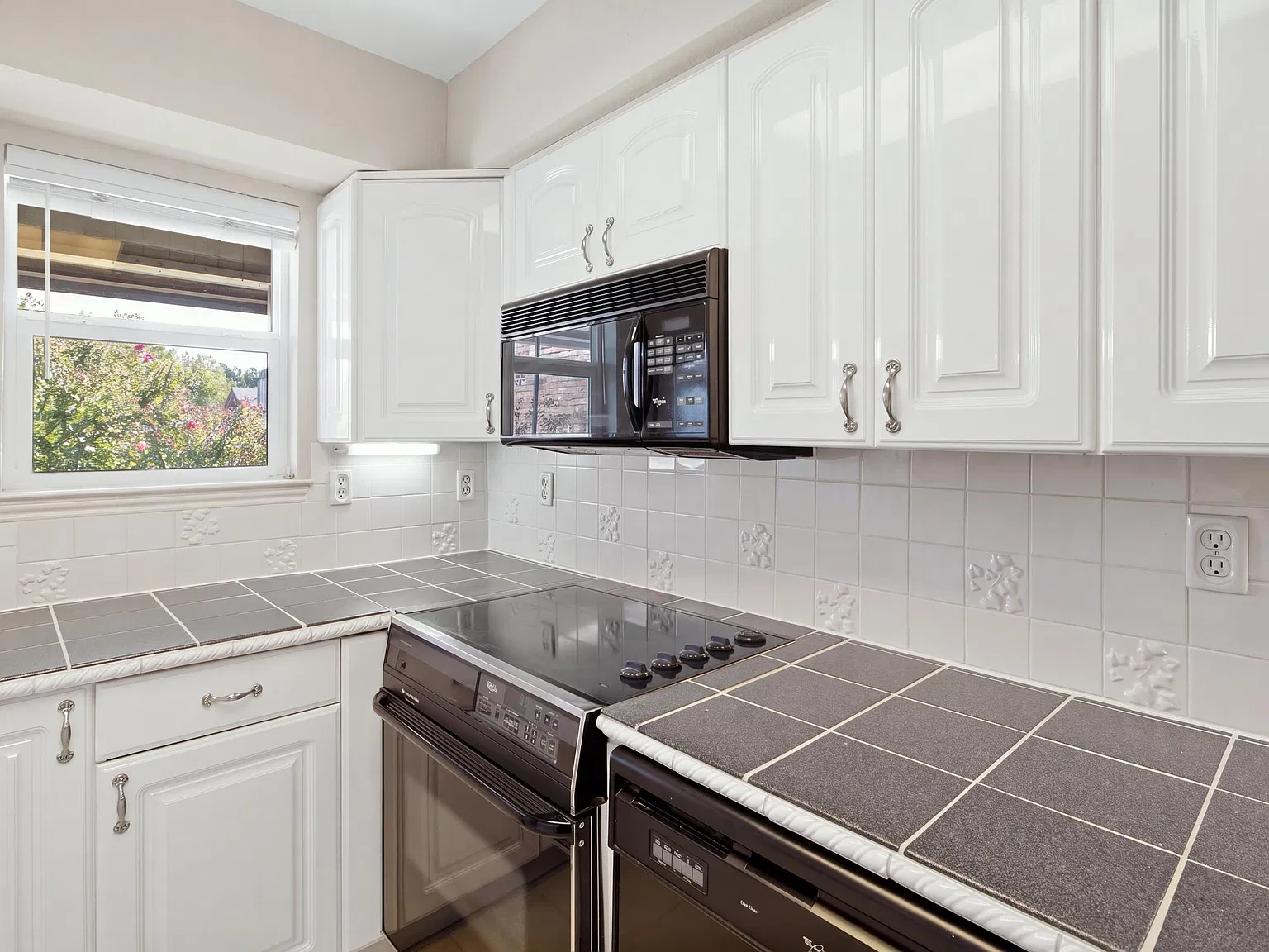2 bed, 952 sqft, $1,800 — Photo 4