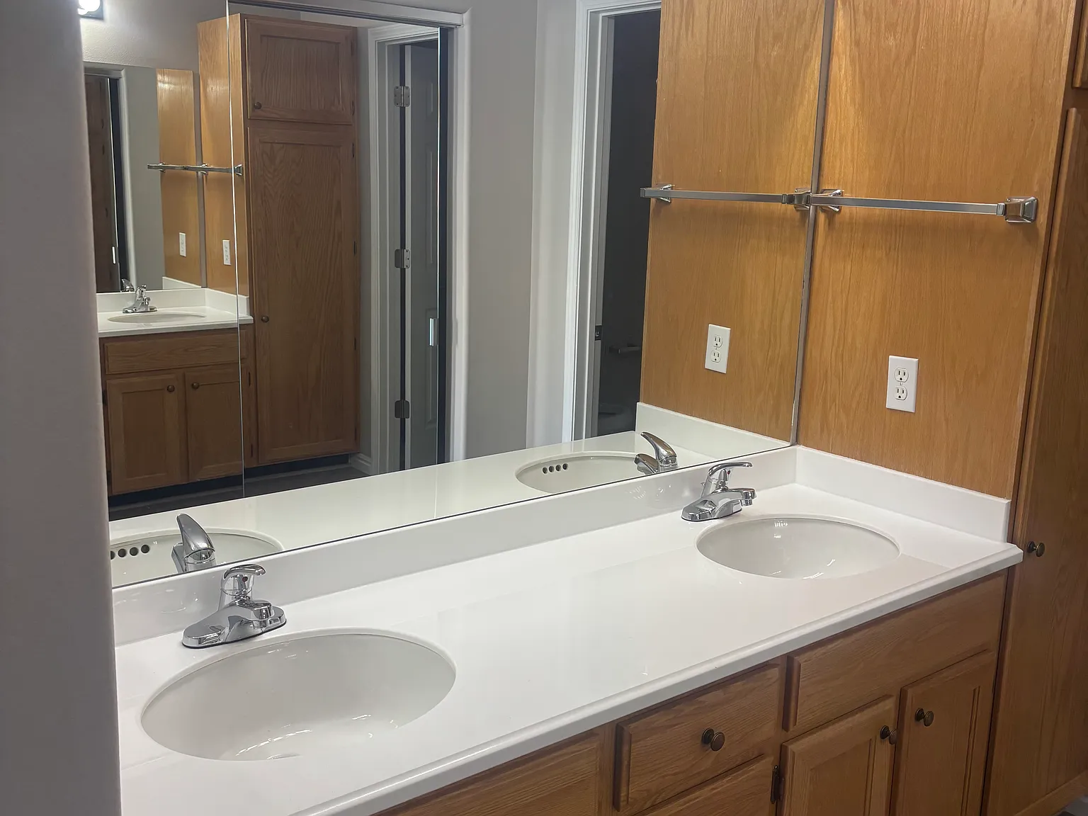 3 bed, 1232 sqft, $2,075 — Photo 4