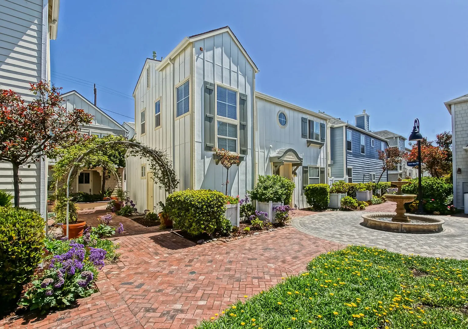 Beautiful, Bright & Airy, 3br2.5ba Townhome On The Western-Most Corner/End Of The Exclusive 1800 ... — Photo 4