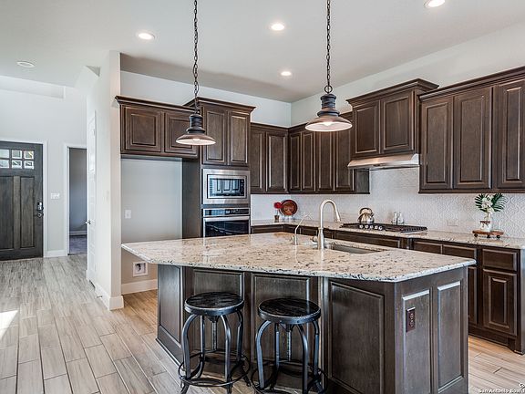 3rd image of 11303 Cottage Grv