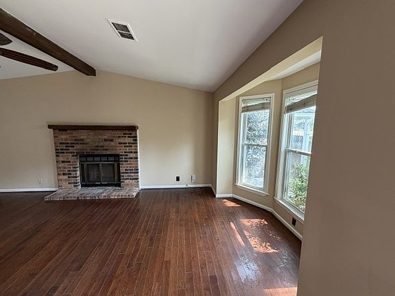 4th image of 905 Patio Dr