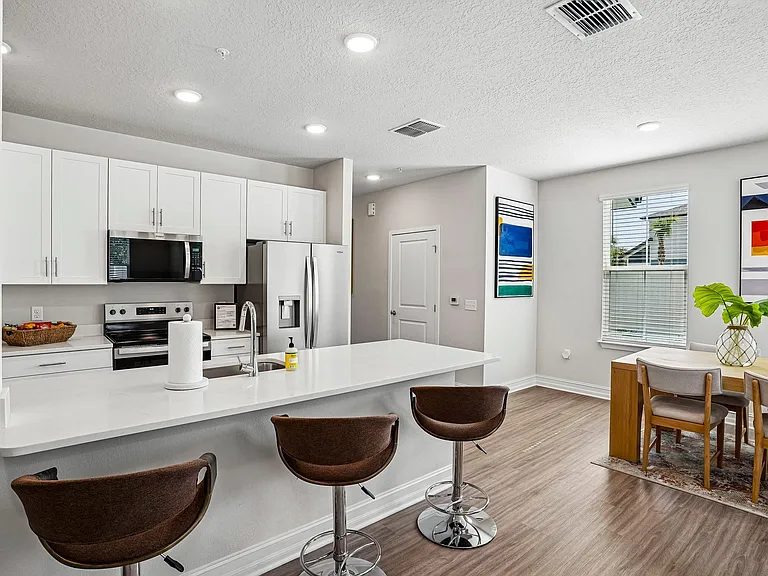 Lake Tavares Apartments — Photo 21