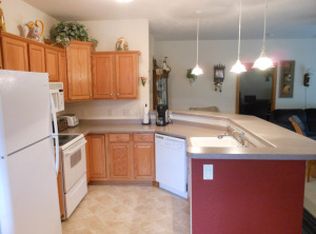 350 Manchester Ln, Hartland, WI 53029