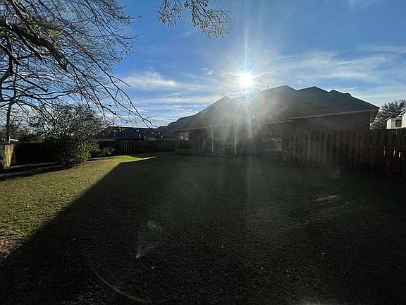5th image of 12388 Oak Alley Dr