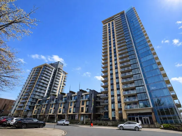 1401 Hunter St #405, North Vancouver, BC V7J 0E2