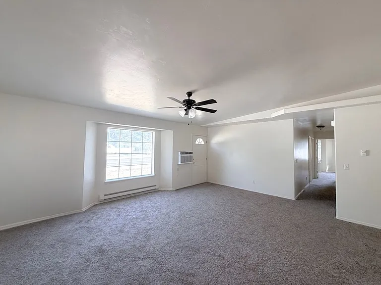 1444 Evergreen Dr — Photo 2