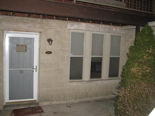 1st image of 2411 W Flournoy St #A