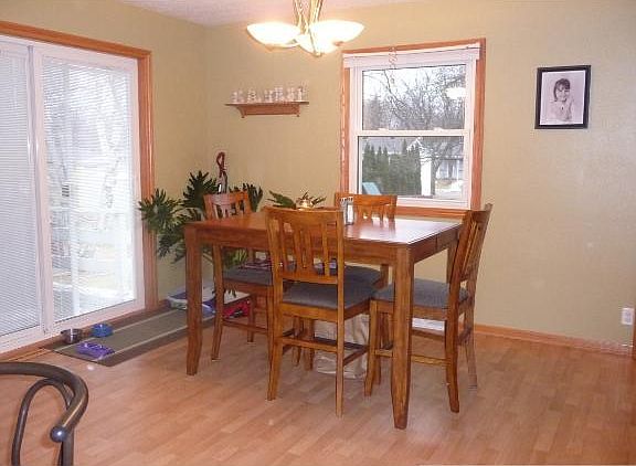 5th image of 517 10th Ave NW