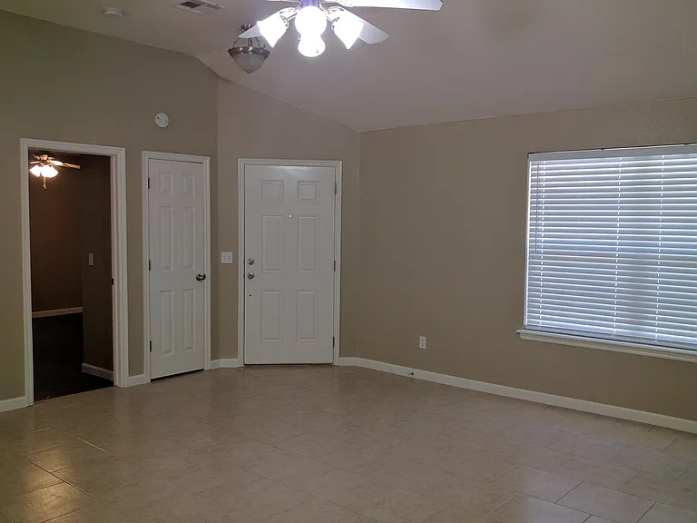 416 Cherokee Gate Dr — Photo 2