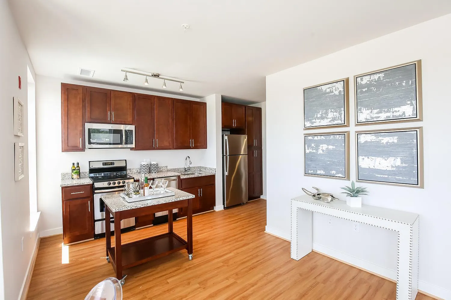 1600 Pennsylvania Ave SE Apartments — Photo 2