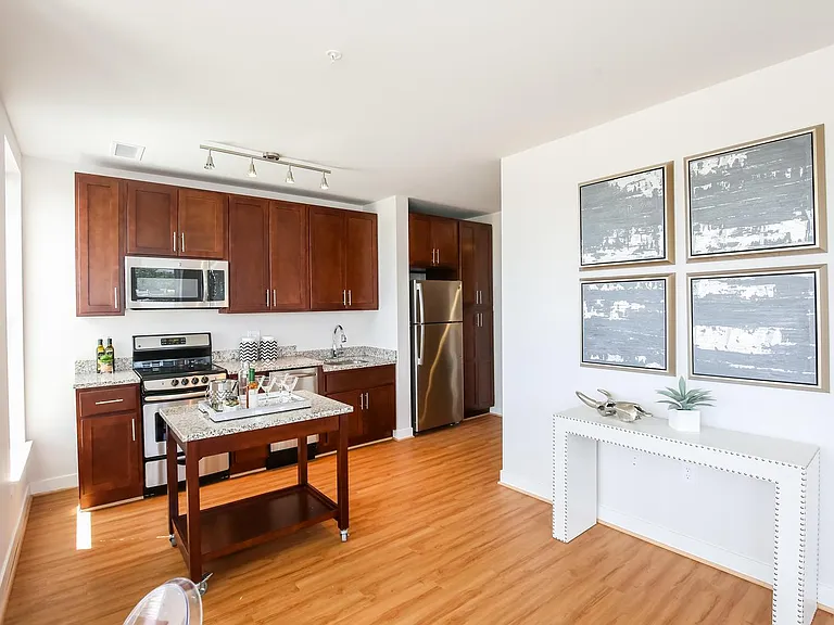 1600 Pennsylvania Ave SE Apartments — Photo 2