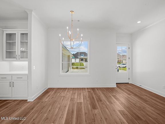 3rd image of 403 Old Maple Cv