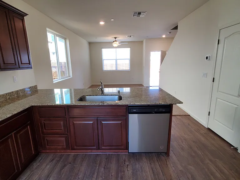 5540 Remington Way — Photo 4