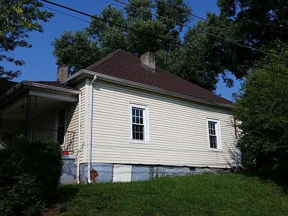3rd image of 1921 NE Hoitt Ave