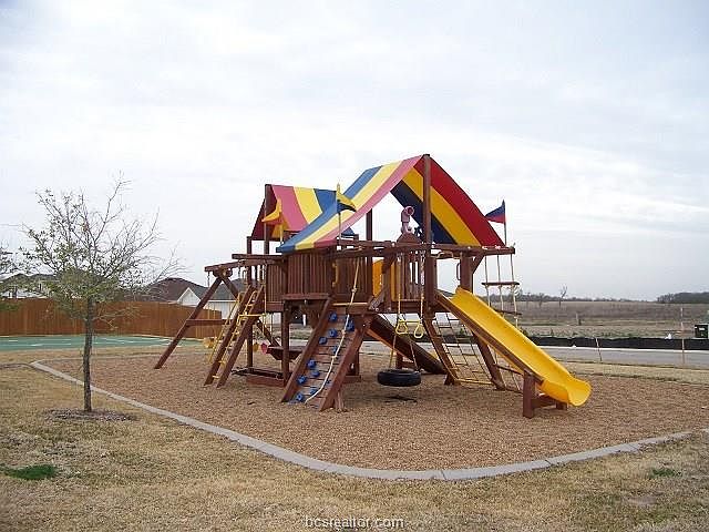 2nd image of 15128 Faircrest Dr