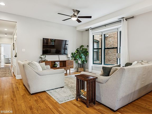 2nd image of 4806 N Kenmore Ave APT 2