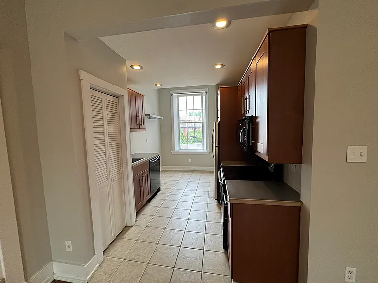 211 E King St #2 — Photo 7