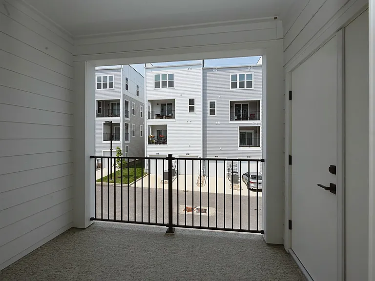 126 Zola Aly — Photo 42