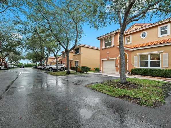 8511 NW 141st Ter APT 405, Miami Lakes, FL 33016