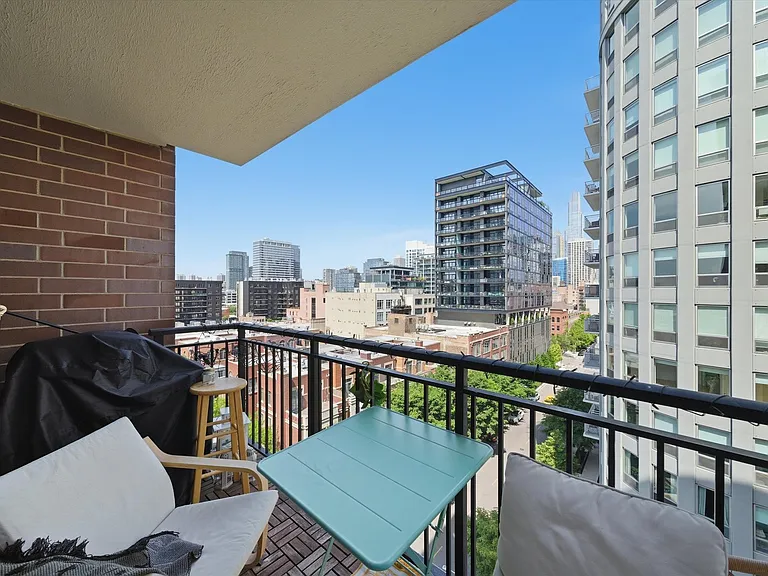 451 W Huron St #907 — Photo 4