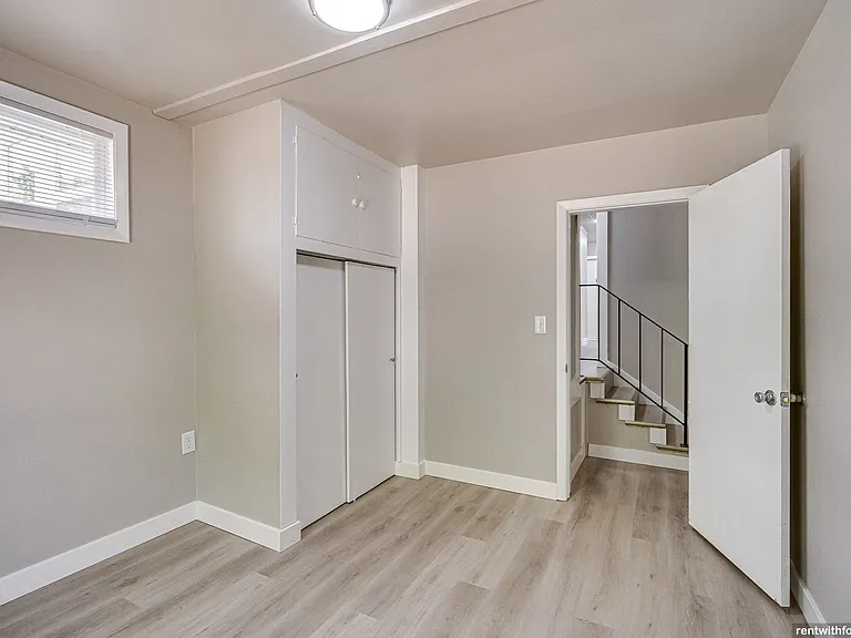 536 Algoma Blvd — Photo 11