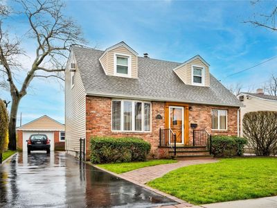 88 5th Street, New Hyde Park, NY, 11040