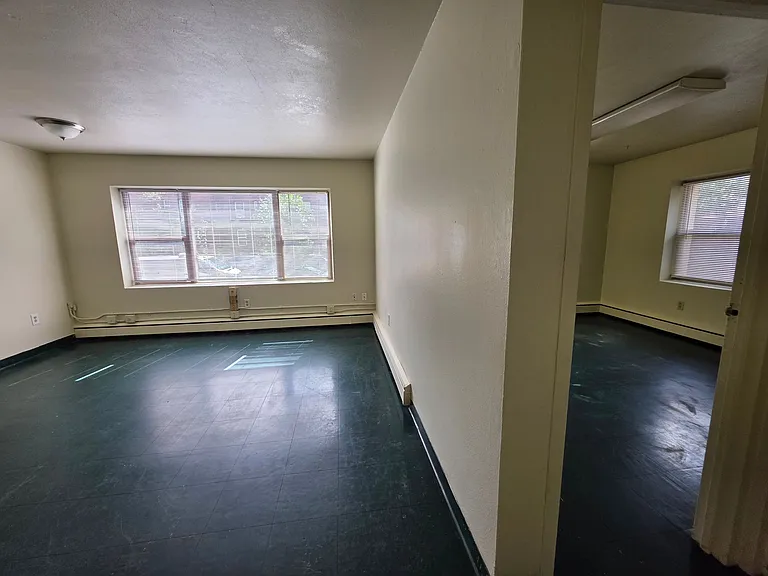325 8th Ave SE — Photo 2