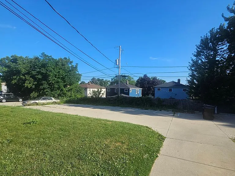514 Lakeview Ave. (4 Unit) — Photo 2
