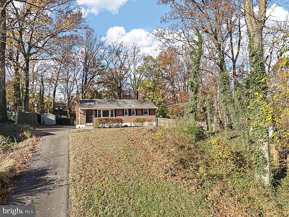 3rd image of 5702 Glenwood Ct