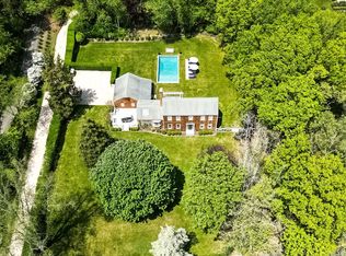 271 Edge Of Woods Rd, Southampton, NY 11968