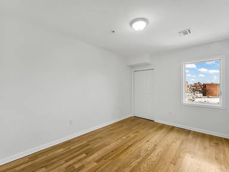 605 New York Ave #604 — Photo 11