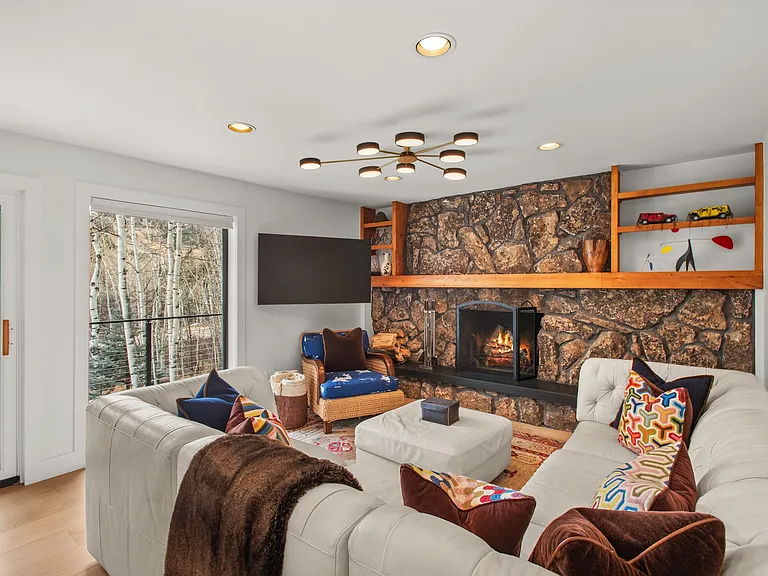 262 Eastwood Dr — Photo 30
