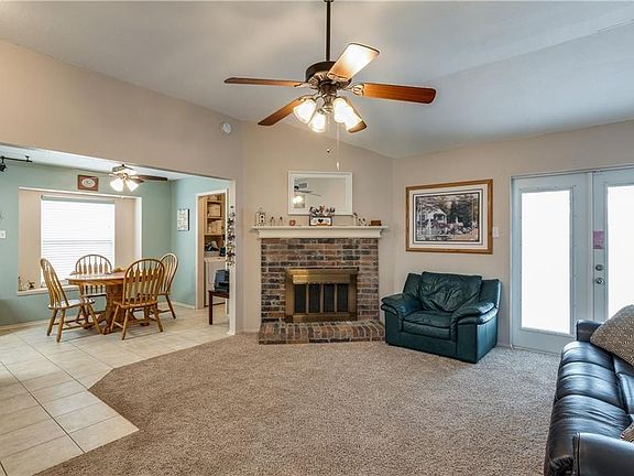 3rd image of 7828 Creekview Dr