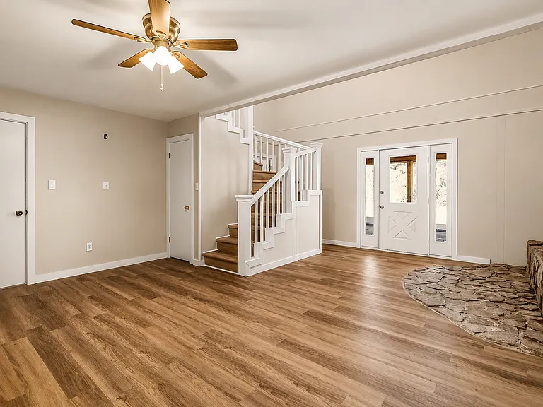 213 Bobbie Dr — Photo 7