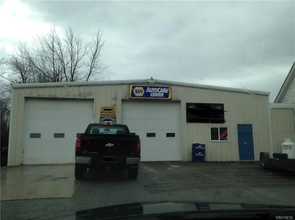 13523 Main Rd, Akron, NY 14001