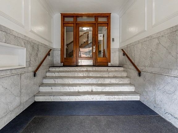 2nd image of 7 Lothian Rd #B