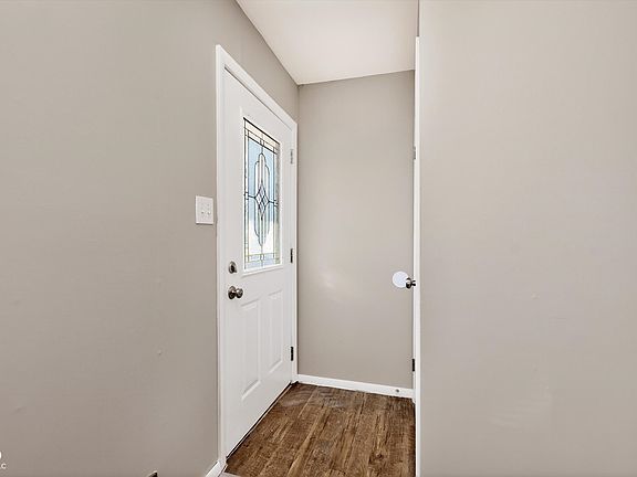 4th image of 324 Lawndale Dr