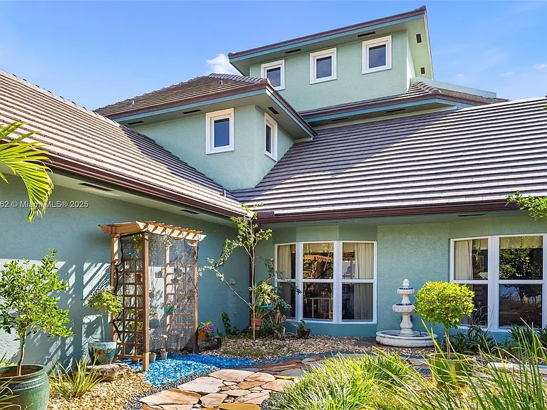 70 Bay Colony Ln — Photo 11