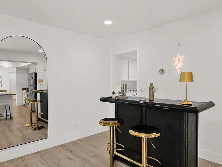 1233 E Campus Dr — Photo 14