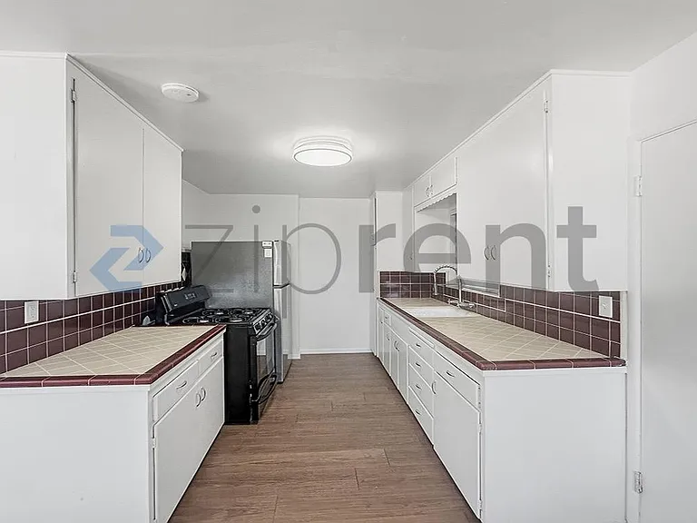 139 W 18th St #8 — Photo 5