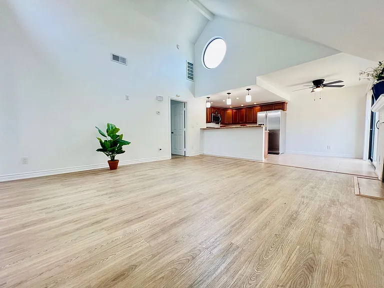 333 N Melrose Dr #F — Photo 14