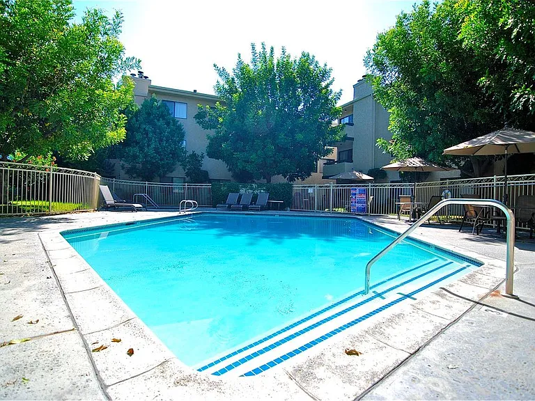 Fairmont — Photo 9