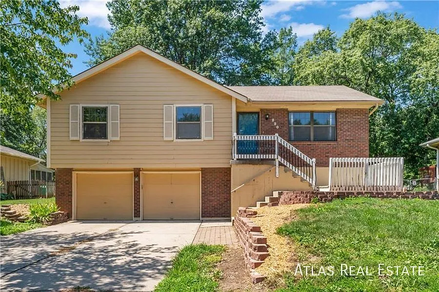 Holiday Special! 2 Weeks Free Rent If Moved In By 12/31. Beautiful 3 Bed / 2 Bath! — Photo 3